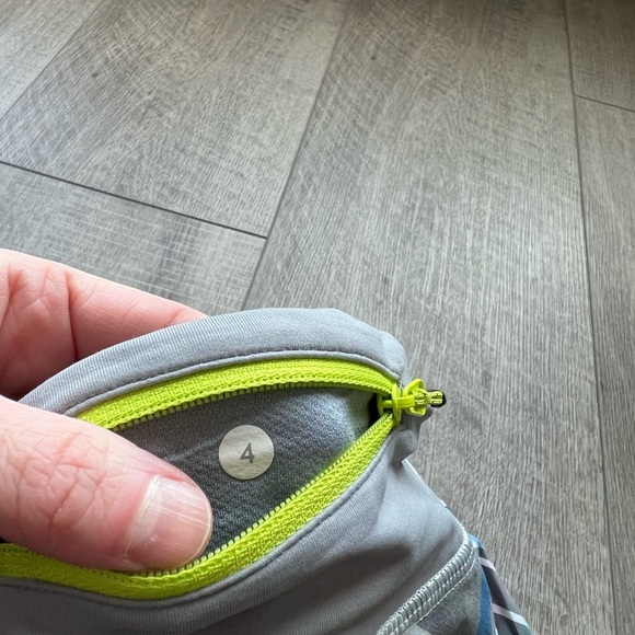 Lululemon Speed Short in Rad Plaid Lullaby Reflective / Ambient Grey - Picture 4 of 7